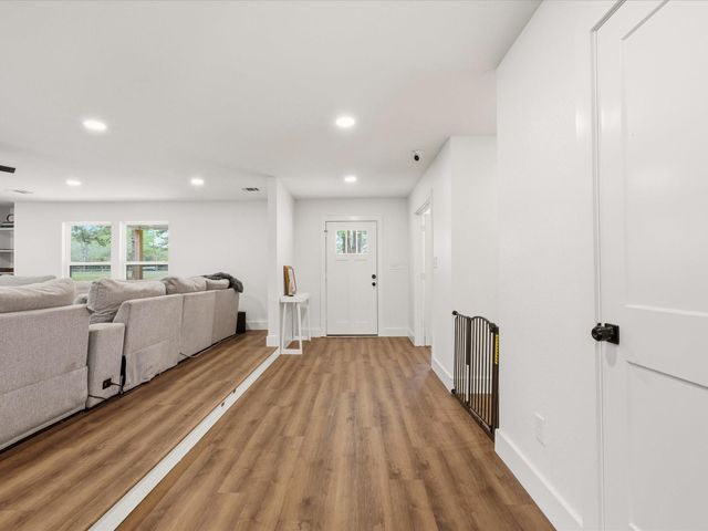 19855 W Lakeshore Drive, Magnolia, TX 77355