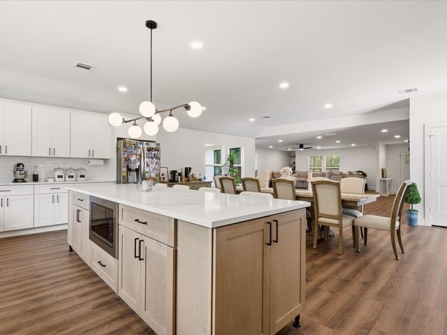 19855 W Lakeshore Drive, Magnolia, TX 77355