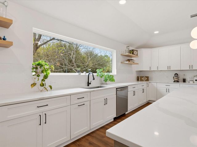 19855 W Lakeshore Drive, Magnolia, TX 77355