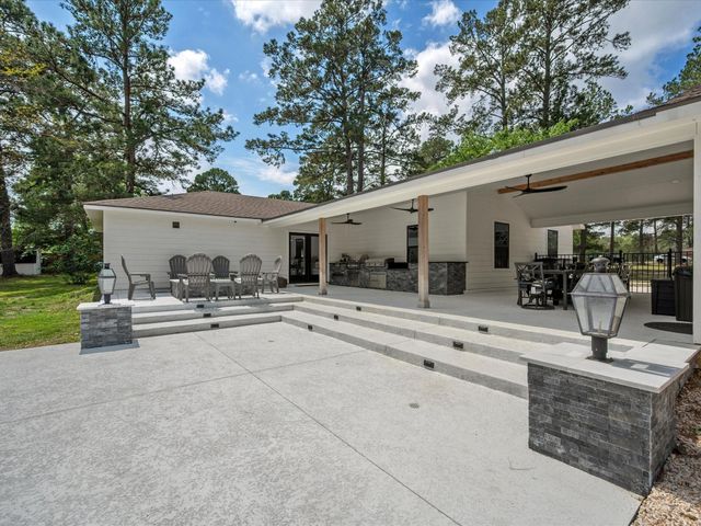 19855 W Lakeshore Drive, Magnolia, TX 77355