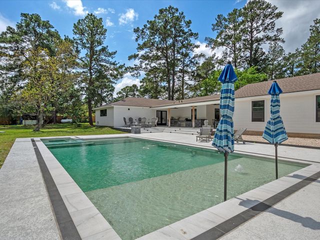 19855 W Lakeshore Drive, Magnolia, TX 77355