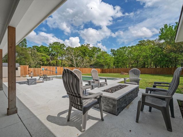 19855 W Lakeshore Drive, Magnolia, TX 77355