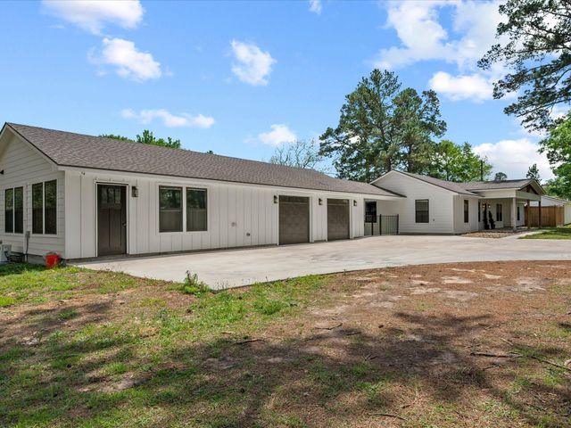 19855 W Lakeshore Drive, Magnolia, TX 77355