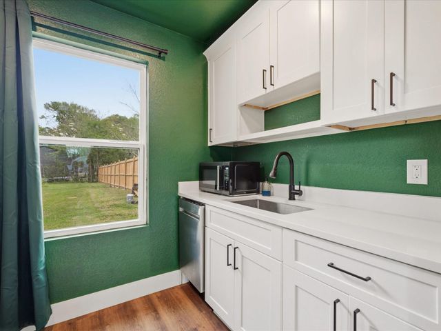 19855 W Lakeshore Drive, Magnolia, TX 77355