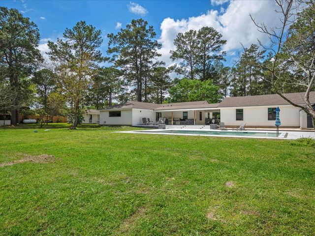 19855 W Lakeshore Drive, Magnolia, TX 77355