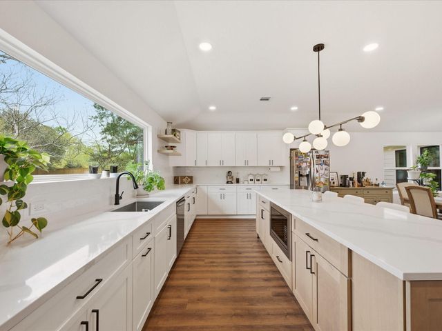 19855 W Lakeshore Drive, Magnolia, TX 77355