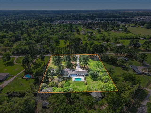 19855 W Lakeshore Drive, Magnolia, TX 77355