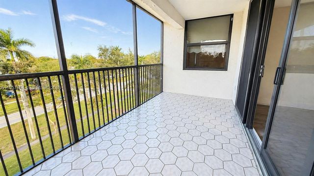 6800 Cypress Road 501, Plantation, FL 33317