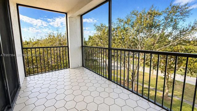 6800 Cypress Road 501, Plantation, FL 33317