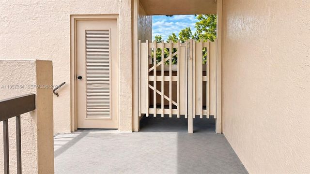 6800 Cypress Road 501, Plantation, FL 33317