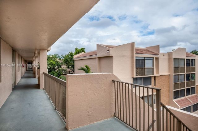 6800 Cypress Road 501, Plantation, FL 33317