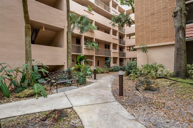 6800 Cypress Road 501, Plantation, FL 33317