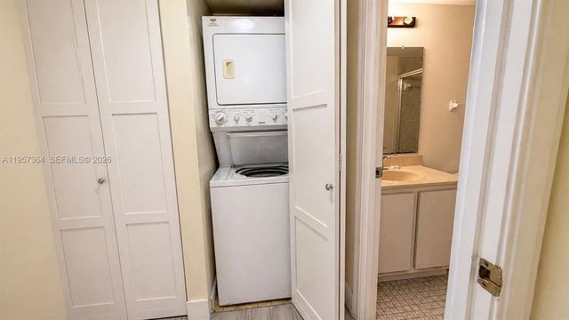 6800 Cypress Road 501, Plantation, FL 33317