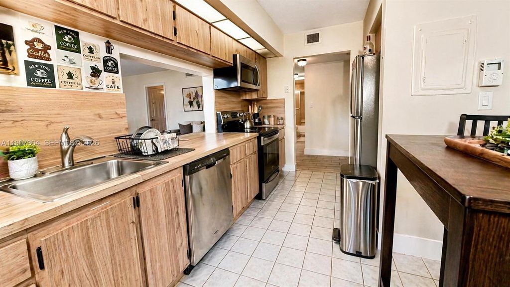 6800 Cypress Road 501, Plantation, FL 33317