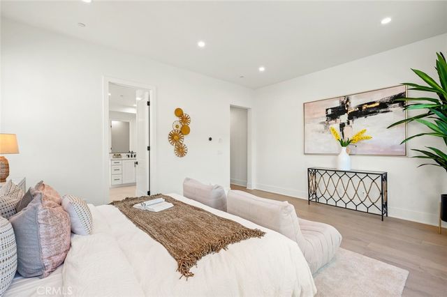 57 Suede, Irvine, CA 92602