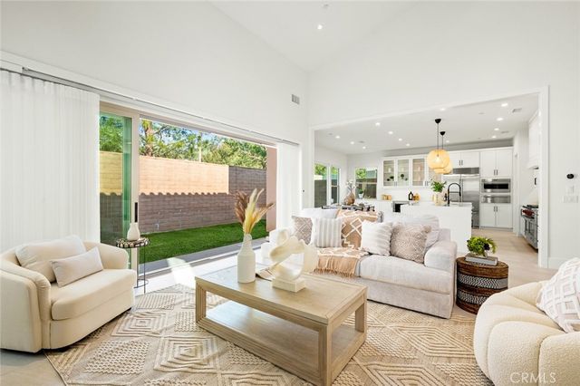 57 Suede, Irvine, CA 92602
