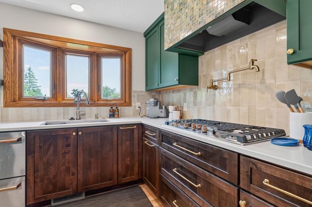 3640 Lakeview Court NE, Rochester, MN 55906