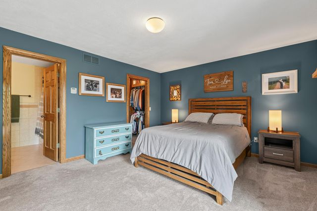 3640 Lakeview Court NE, Rochester, MN 55906