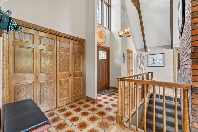3640 Lakeview Court NE, Rochester, MN 55906