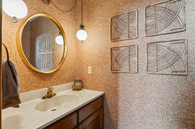 3640 Lakeview Court NE, Rochester, MN 55906