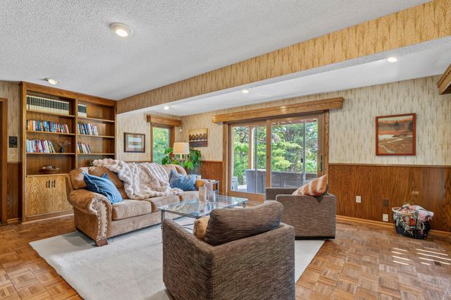 3640 Lakeview Court NE, Rochester, MN 55906