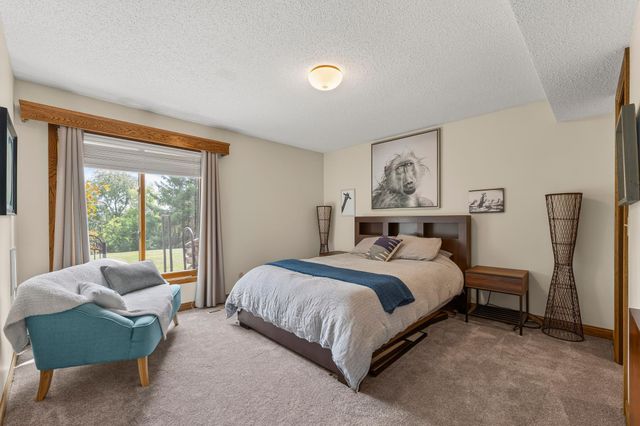 3640 Lakeview Court NE, Rochester, MN 55906