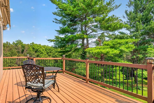 3640 Lakeview Court NE, Rochester, MN 55906