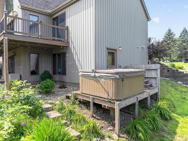 3640 Lakeview Court NE, Rochester, MN 55906
