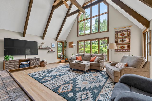 3640 Lakeview Court NE, Rochester, MN 55906