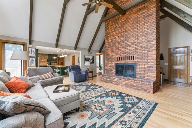3640 Lakeview Court NE, Rochester, MN 55906