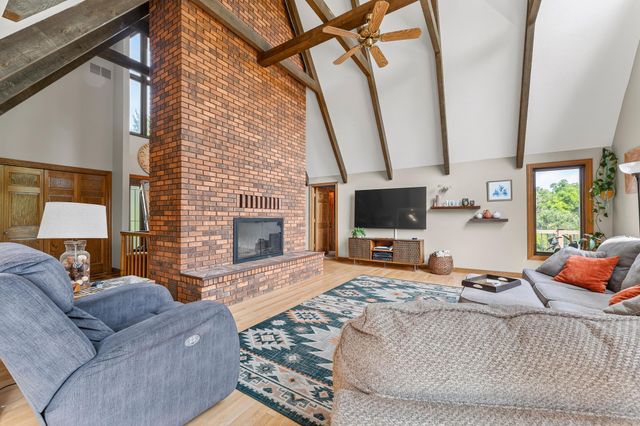 3640 Lakeview Court NE, Rochester, MN 55906