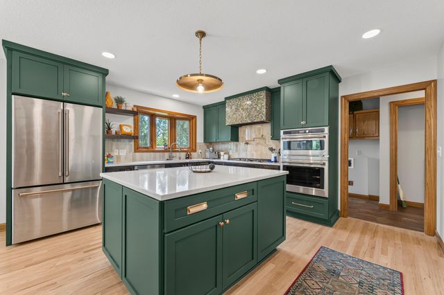 3640 Lakeview Court NE, Rochester, MN 55906
