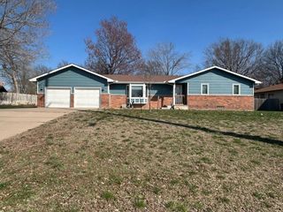 1962 N Country Club Rd, El Dorado, KS 67042