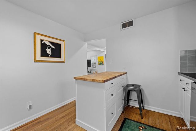 31 Manatee Avenue, Hazel Park, MI 48030