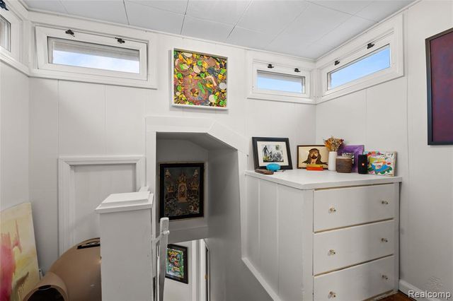 31 Manatee Avenue, Hazel Park, MI 48030