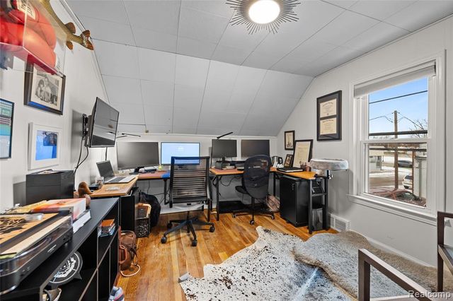 31 Manatee Avenue, Hazel Park, MI 48030