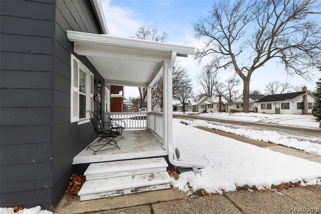 31 Manatee Avenue, Hazel Park, MI 48030