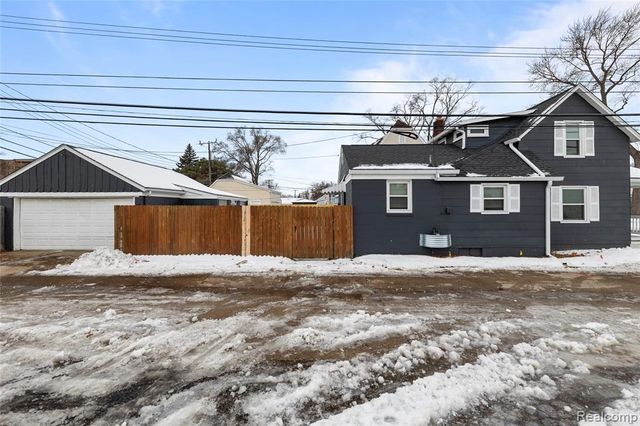 31 Manatee Avenue, Hazel Park, MI 48030