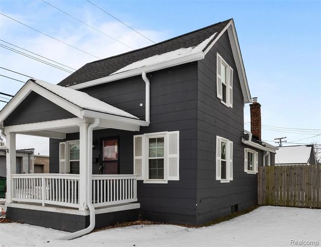 31 Manatee Avenue, Hazel Park, MI 48030