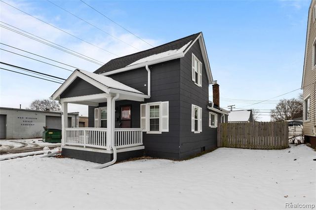 31 Manatee Avenue, Hazel Park, MI 48030