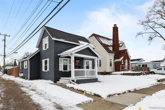31 Manatee Avenue, Hazel Park, MI 48030