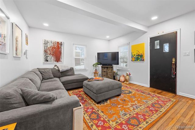 31 Manatee Avenue, Hazel Park, MI 48030