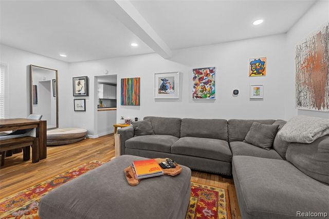 31 Manatee Avenue, Hazel Park, MI 48030