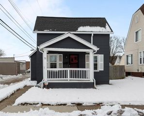 31 Manatee Avenue, Hazel Park, MI 48030