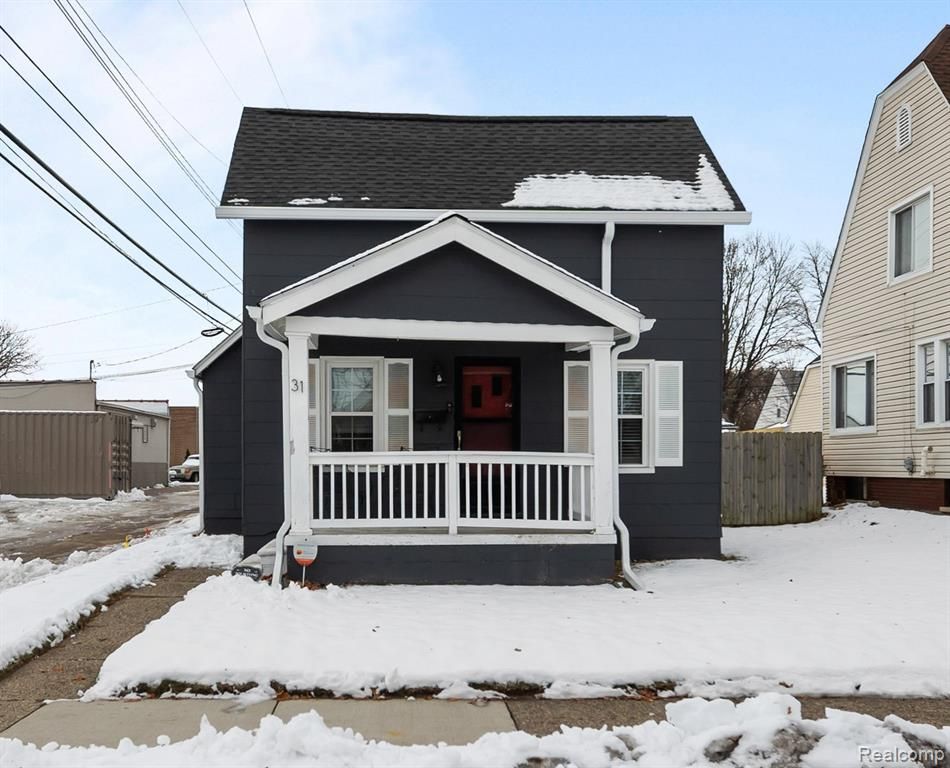 31 Manatee Avenue, Hazel Park, MI 48030