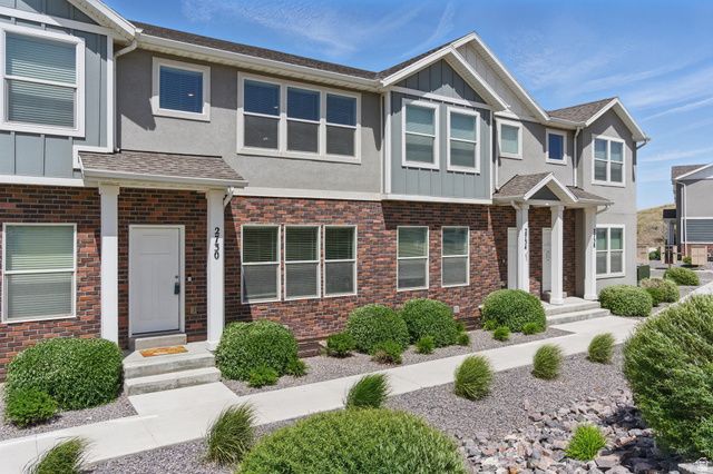 2730 E IRON BARK ALY, Eagle Mountain, UT 84005