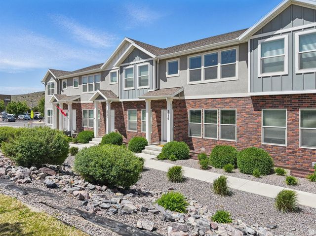 2730 E IRON BARK ALY, Eagle Mountain, UT 84005