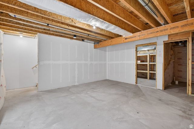 2730 E IRON BARK ALY, Eagle Mountain, UT 84005