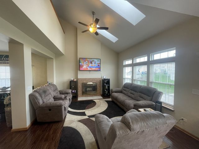 20414 GLEN VISTA Lane, Crest Hill, IL 60403