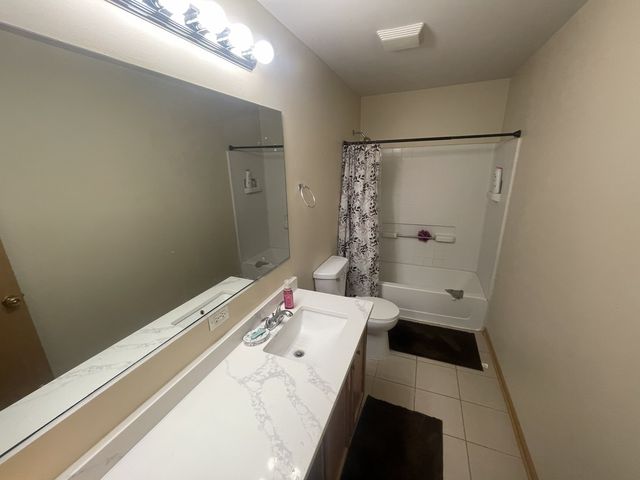 20414 GLEN VISTA Lane, Crest Hill, IL 60403